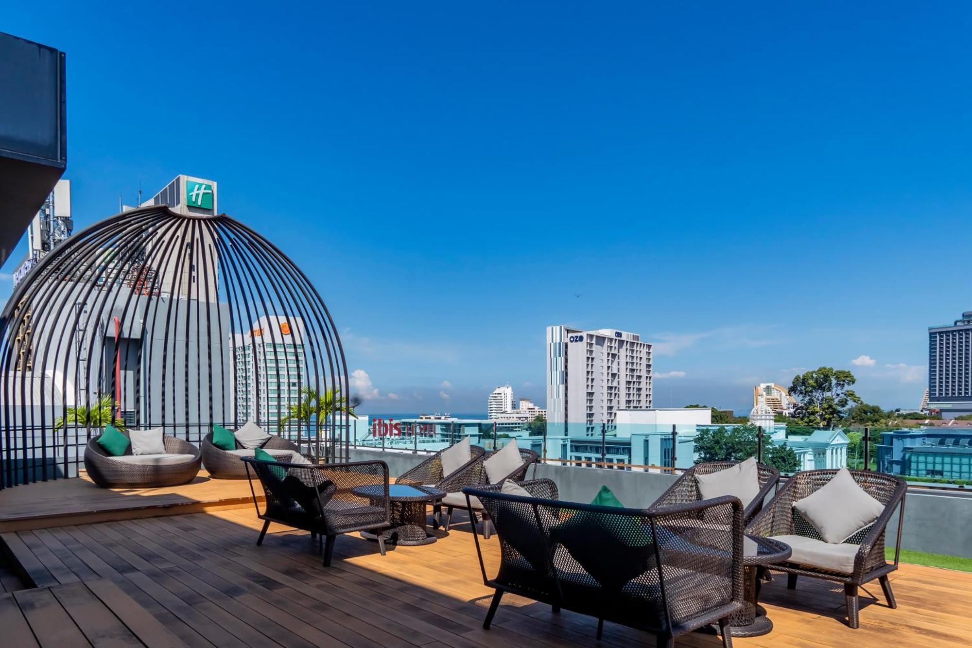 Empress Pattaya Hotel Exterior foto