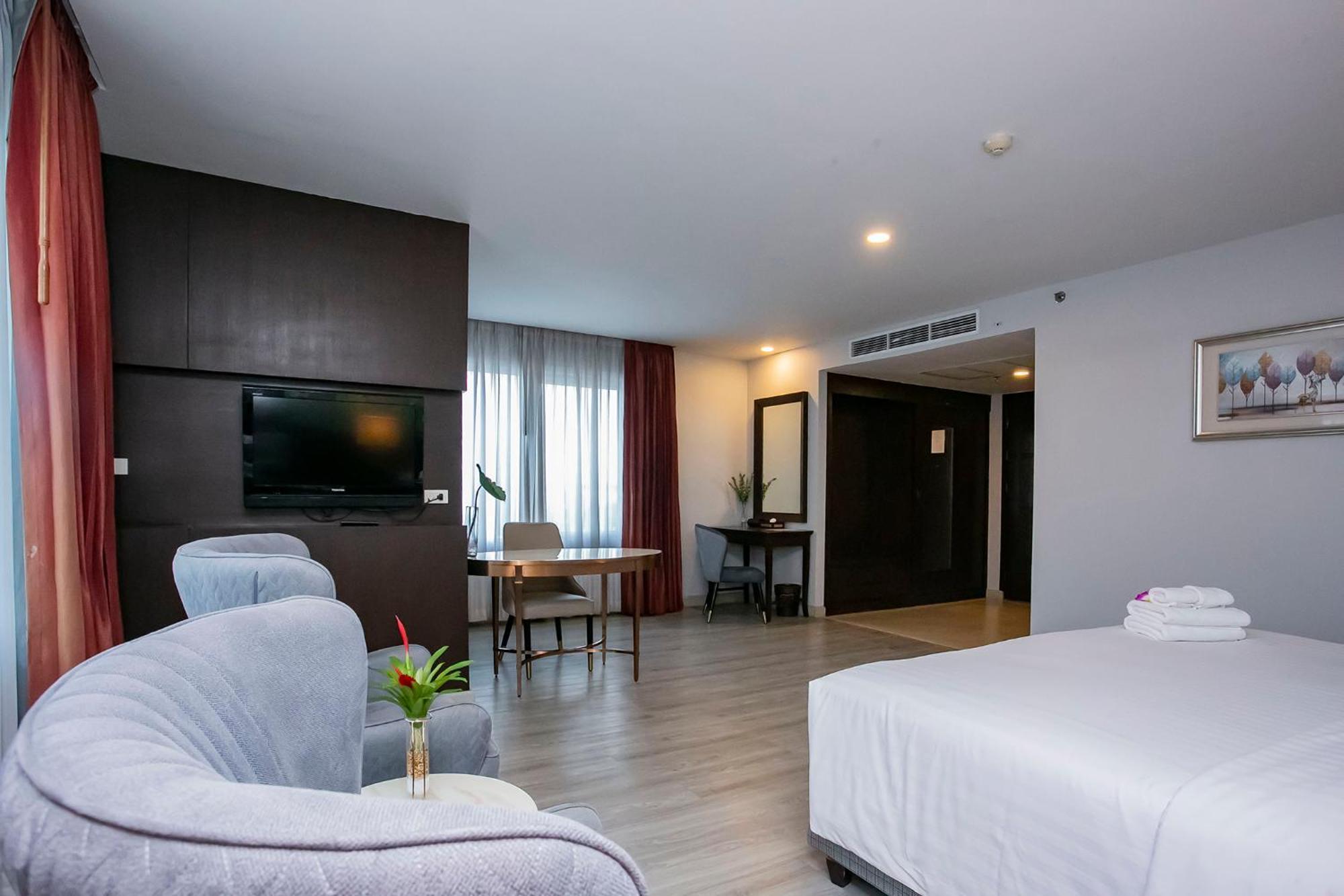 Empress Pattaya Hotel Exterior foto